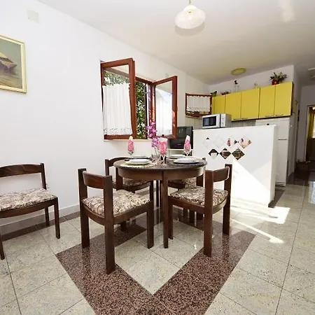 Zora Apartment Seget Vranjica Exterior photo
