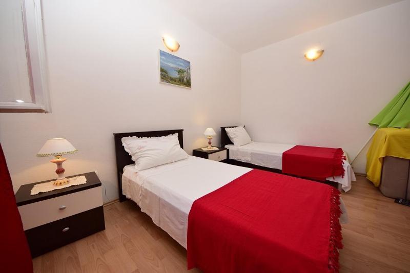 Apartment Zora Seget Vranjica
