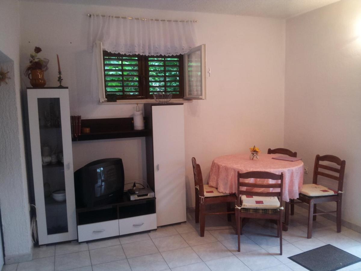 Apartment Zora Seget Vranjica